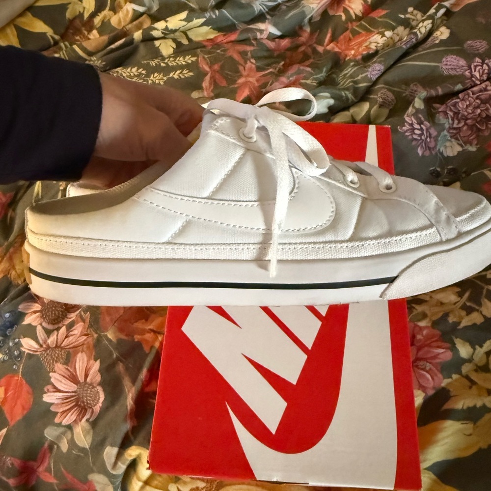Nike Women’s Court Legacy Mule